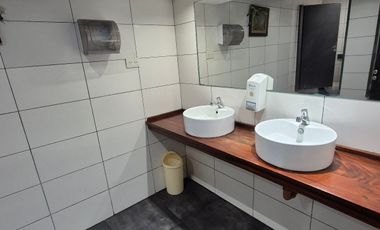 Alquiler Amplio Local amoblado en Temperley Este