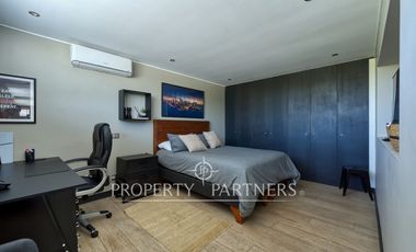 Las Brisas, Casa moderna, impecable, con jardín bien formado