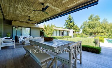 Las Brisas, Casa moderna, impecable, con jardín bien formado
