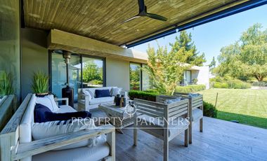 Las Brisas, Casa moderna, impecable, con jardín bien formado