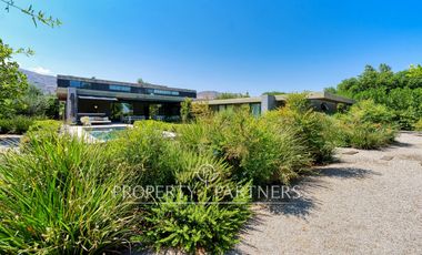 Las Brisas, Casa moderna, impecable, con jardín bien formado