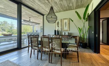 Las Brisas, Casa moderna, impecable, con jardín bien formado
