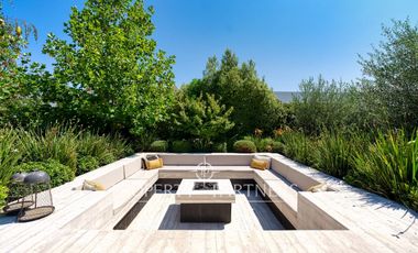 Las Brisas, Casa moderna, impecable, con jardín bien formado