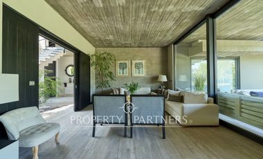 Las Brisas, Casa moderna, impecable, con jardín bien formado