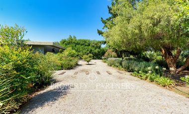 Las Brisas, Casa moderna, impecable, con jardín bien formado