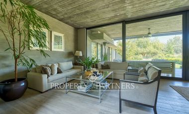 Las Brisas, Casa moderna, impecable, con jardín bien formado