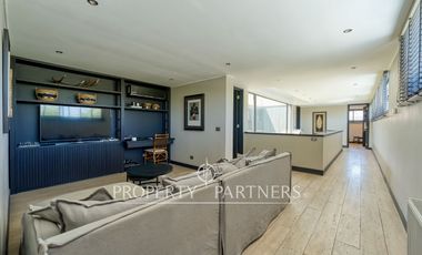 Las Brisas, Casa moderna, impecable, con jardín bien formado