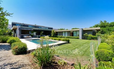 Las Brisas, Casa moderna, impecable, con jardín bien formado