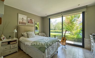 Las Brisas, Casa moderna, impecable, con jardín bien formado