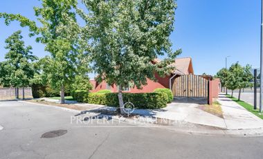 Funcional Casa en Condominio con Excelente Conectividad