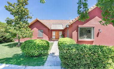 Funcional Casa en Condominio con Excelente Conectividad