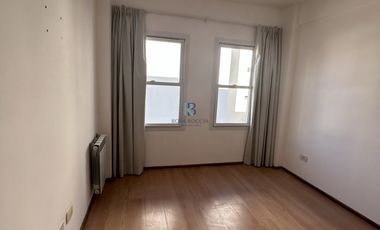 2 AMBIENTES AMPLIOS COCINA SEPARADA CON COCHERA