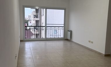 2 AMBIENTES AMPLIOS COCINA SEPARADA CON COCHERA