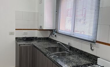 2 AMBIENTES AMPLIOS COCINA SEPARADA CON COCHERA