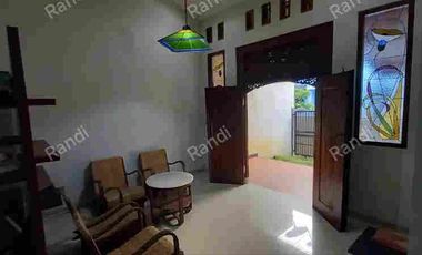 JUAL RUMAH KOMPLEK DI JATIWARINGIN 1,9 M BEBAS BANJIR FULL FURNISHED
