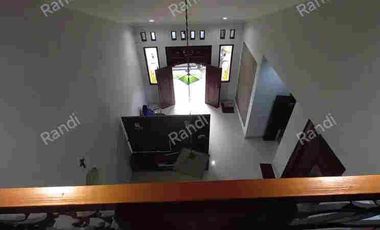 JUAL RUMAH KOMPLEK DI JATIWARINGIN 1,9 M BEBAS BANJIR FULL FURNISHED