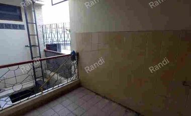 JUAL RUMAH KOMPLEK DI JATIWARINGIN 1,9 M BEBAS BANJIR FULL FURNISHED