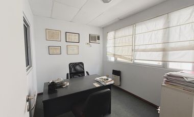Oficina en planta alta