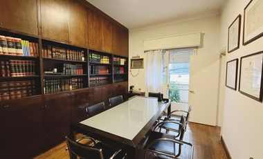 Oficina en planta alta