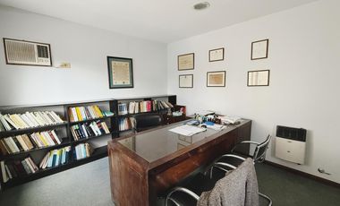 Oficina en planta alta