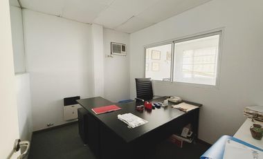 Oficina en planta alta