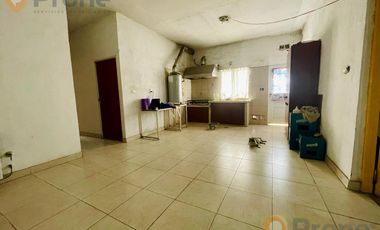 Local en Carcaraña con casa de 5 dormitorios