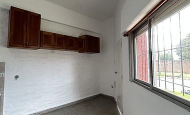 Depto. tipo casa a nuevo sin expensas!