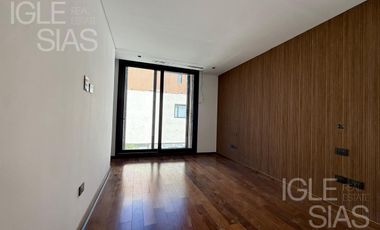 Casa en venta y alquiler al río en El Yacht, Nordelta