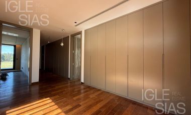 Casa en venta y alquiler al río en El Yacht, Nordelta