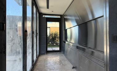 Casa en venta y alquiler al río en El Yacht, Nordelta