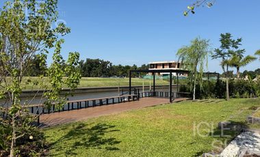 Casa en venta y alquiler al río en El Yacht, Nordelta