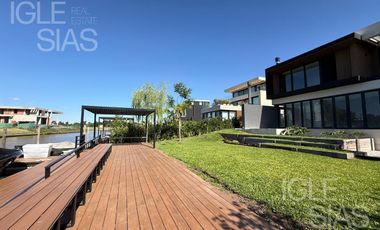 Casa en venta y alquiler al río en El Yacht, Nordelta