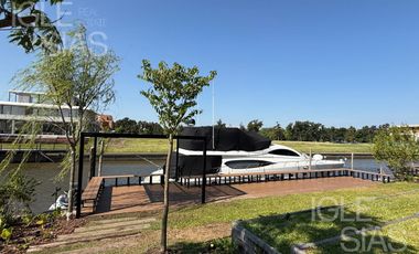 Casa en venta y alquiler al río en El Yacht, Nordelta