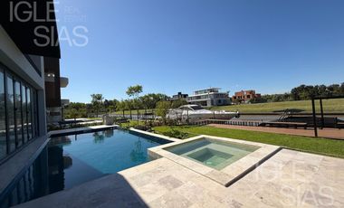 Casa en venta y alquiler al río en El Yacht, Nordelta