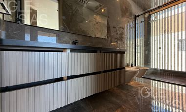 Casa en venta y alquiler al río en El Yacht, Nordelta