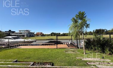 Casa en venta y alquiler al río en El Yacht, Nordelta