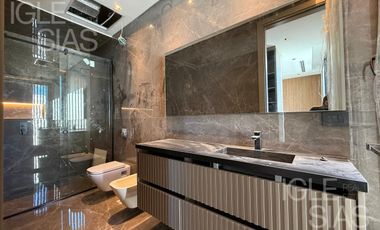 Casa en venta y alquiler al río en El Yacht, Nordelta