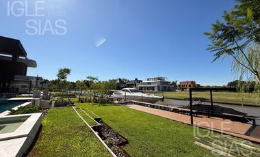 Casa en venta y alquiler al río en El Yacht, Nordelta