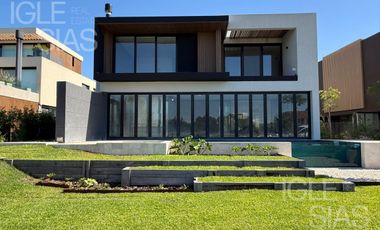 Casa en venta y alquiler al río en El Yacht, Nordelta