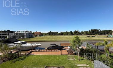 Casa en venta y alquiler al río en El Yacht, Nordelta