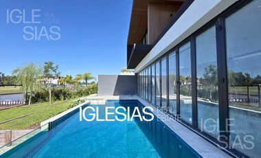 Casa en venta y alquiler al río en El Yacht, Nordelta