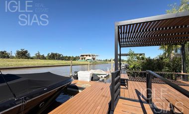 Casa en venta y alquiler al río en El Yacht, Nordelta