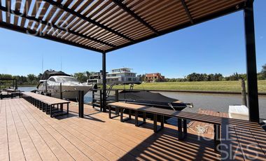 Casa en venta y alquiler al río en El Yacht, Nordelta
