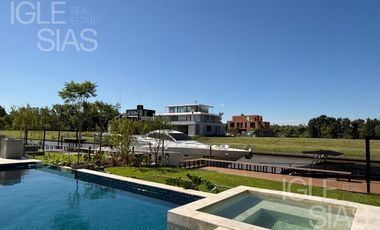 Casa en venta y alquiler al río en El Yacht, Nordelta