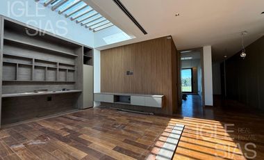 Casa en venta y alquiler al río en El Yacht, Nordelta