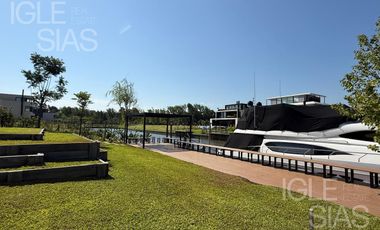Casa en venta y alquiler al río en El Yacht, Nordelta