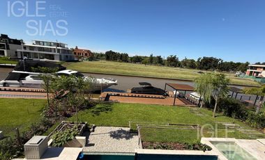 Casa en venta y alquiler al río en El Yacht, Nordelta