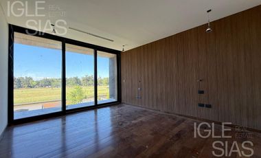 Casa en venta y alquiler al río en El Yacht, Nordelta