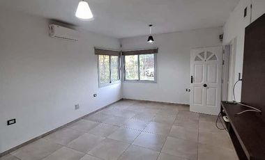 Casa de dos dormitorios con pileta en Unquillo