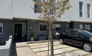 Venta Duplex Ovejitas I, 5 ambientes, jardin 2 cocheras San Isidro